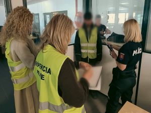 Cudzinci pracovali v Trnave nelegálne, po kontrole políciou trinástich vyhostili