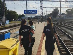 Kuriózny prípad: Vlakom cestoval sám len dvojročný chlapček