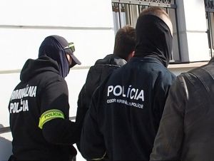 Futbalového trénera obvinili zo sexuálneho zneužívania, bude stíhaný vo väzbe