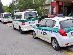 Policajti sa v Trnave pozreli na kuriérov a taxikárov z tretích krajín