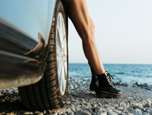 Bezpečnosť a priľnavosť: Ako vyťažiť z letnej jazdy autom maximum