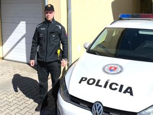 Policajt našiel nezvestnú ženu v hodine dvanástej, zachránil jej tým život