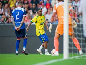 Ronaldinho ukázal v Trnave technické finesy, hľadisko bolo vypredané