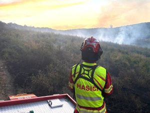 Požiar pri Trstíne zasiahol plochu 130 hektárov, pomáha aj vrtuľník Black Hawk UH-60