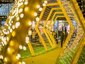 Pod Smolenickým zámkom bude cez víkendy žiariť vianočne vysvietený areál