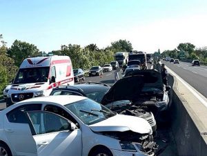 Diaľnica D1 v smere z Bratislavy do Trnavy je pre nehodu neprejazdná