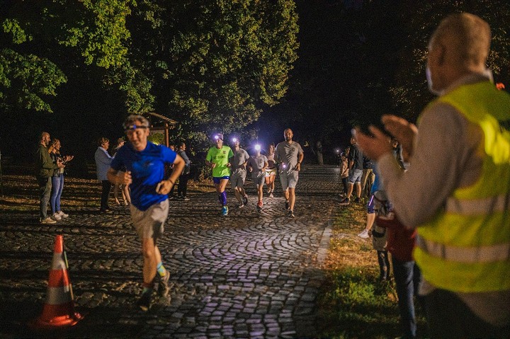 Night Run Apimed pobežia po zotmení s čelovkami, bude aj severská chôdza